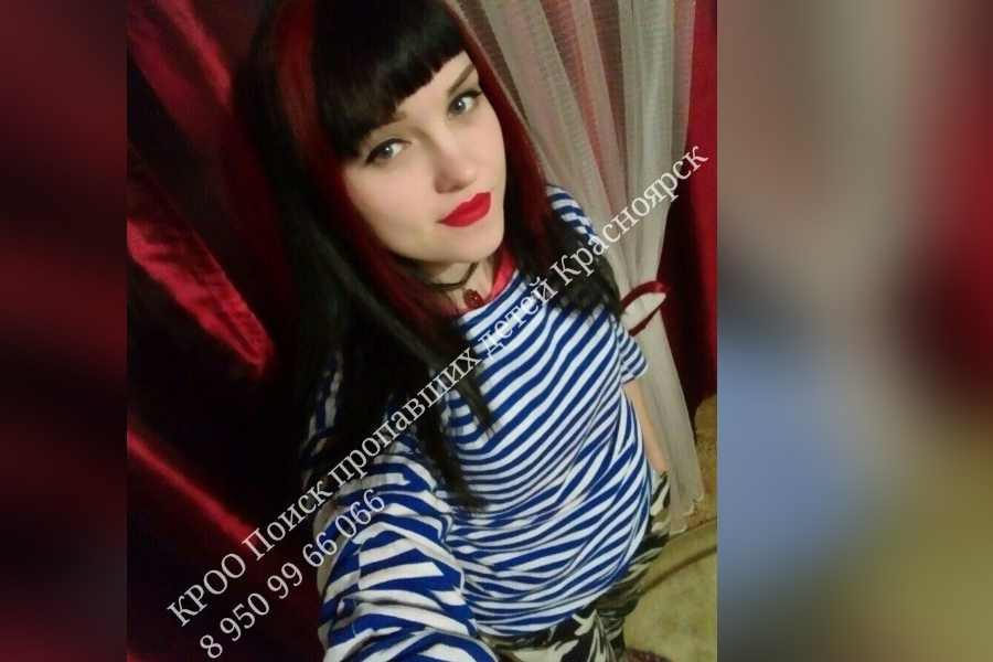 Среди особых примет — сломанный передний зуб и родинка под левым глазом Среди особых примет — сломанный передний зуб и родинка под левым глазом