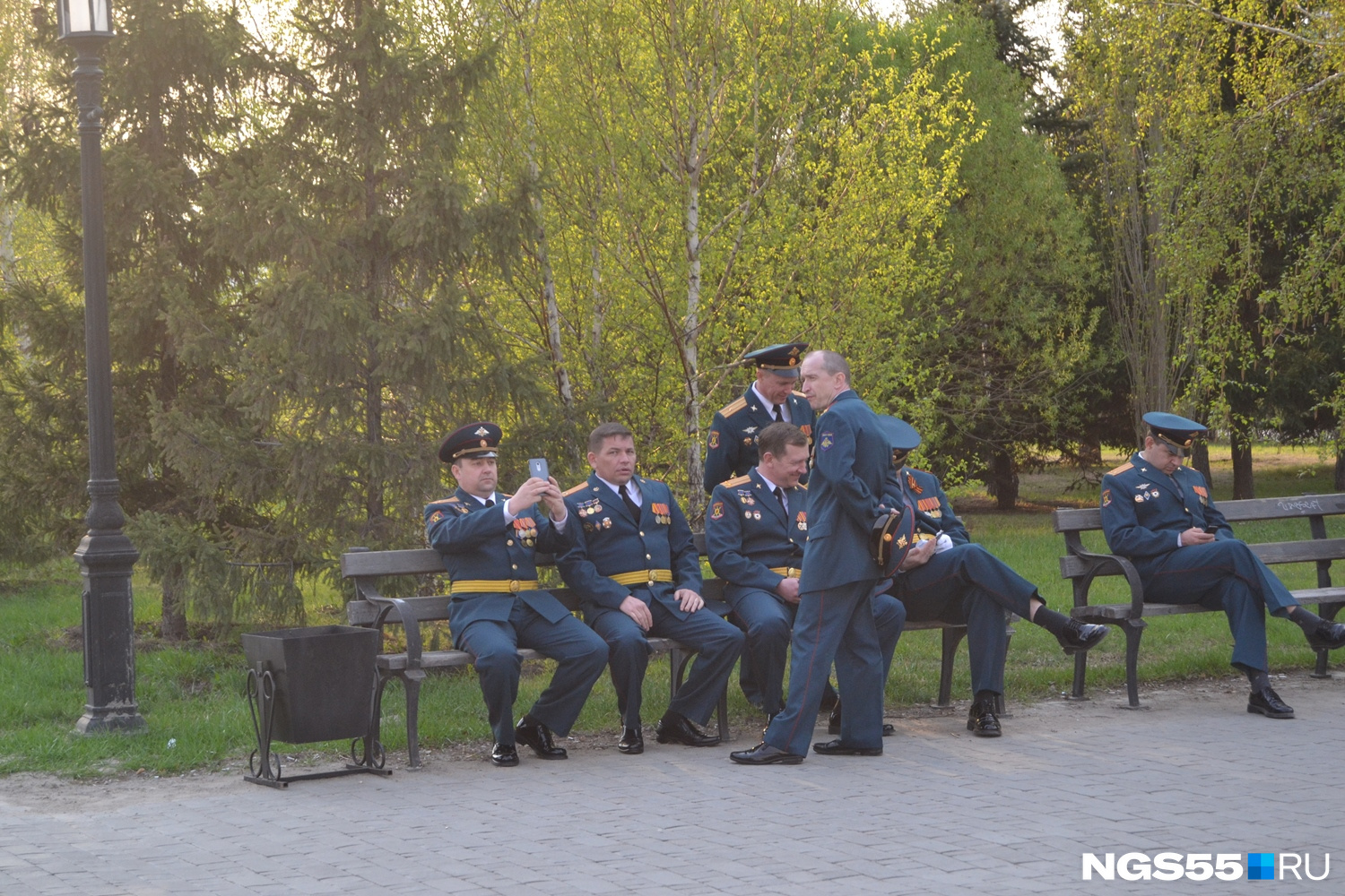 Перед парадом военные делали селфи