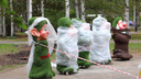 Трехметровая зеленая Белоснежка и 7 гномов из стекловолокна: в Архангельске украшают Майский парк