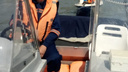 «Катер начинало сносить к плотине»: спасатели пришли на помощь морякам, отмечавшим День ВМФ на воде