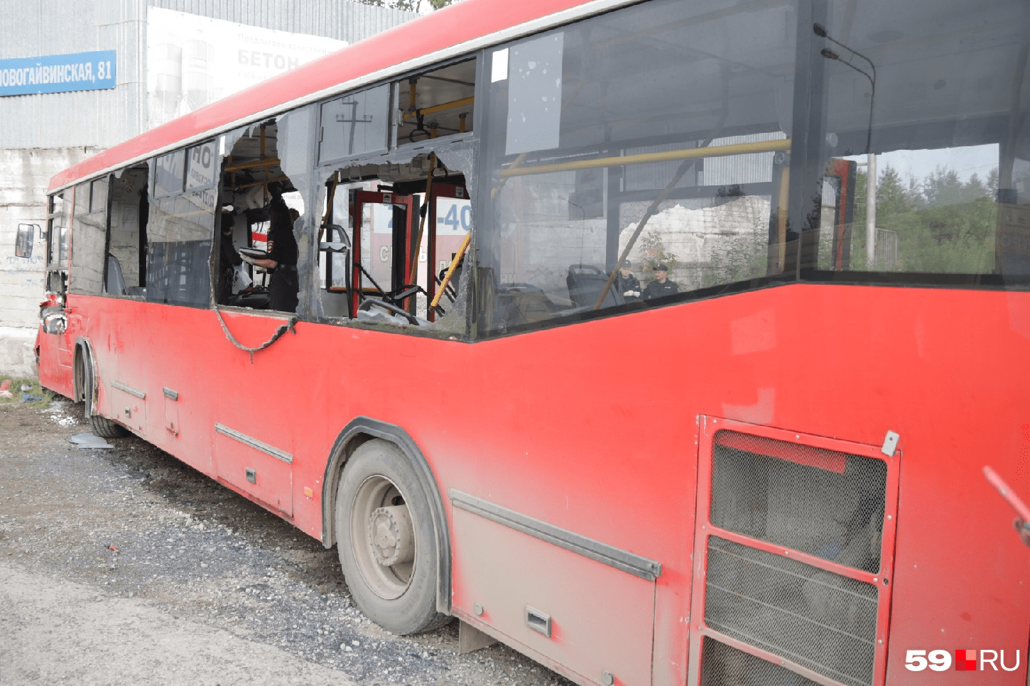 Окна в автобусе выбивали, чтобы быстрее эвакуировать людей