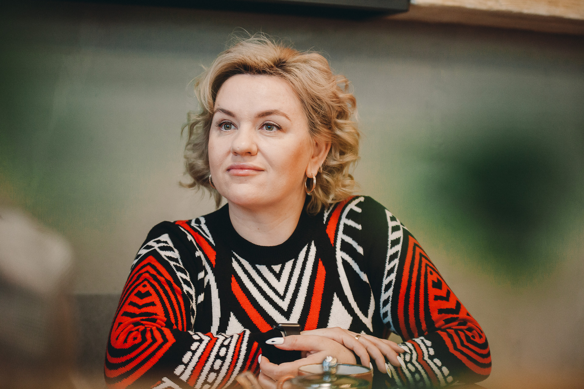 Изменения произошли глубже, чем просто внешне. Глаза Елены сияют счастьем Изменения произошли глубже, чем просто внешне. Глаза Елены сияют счастьем