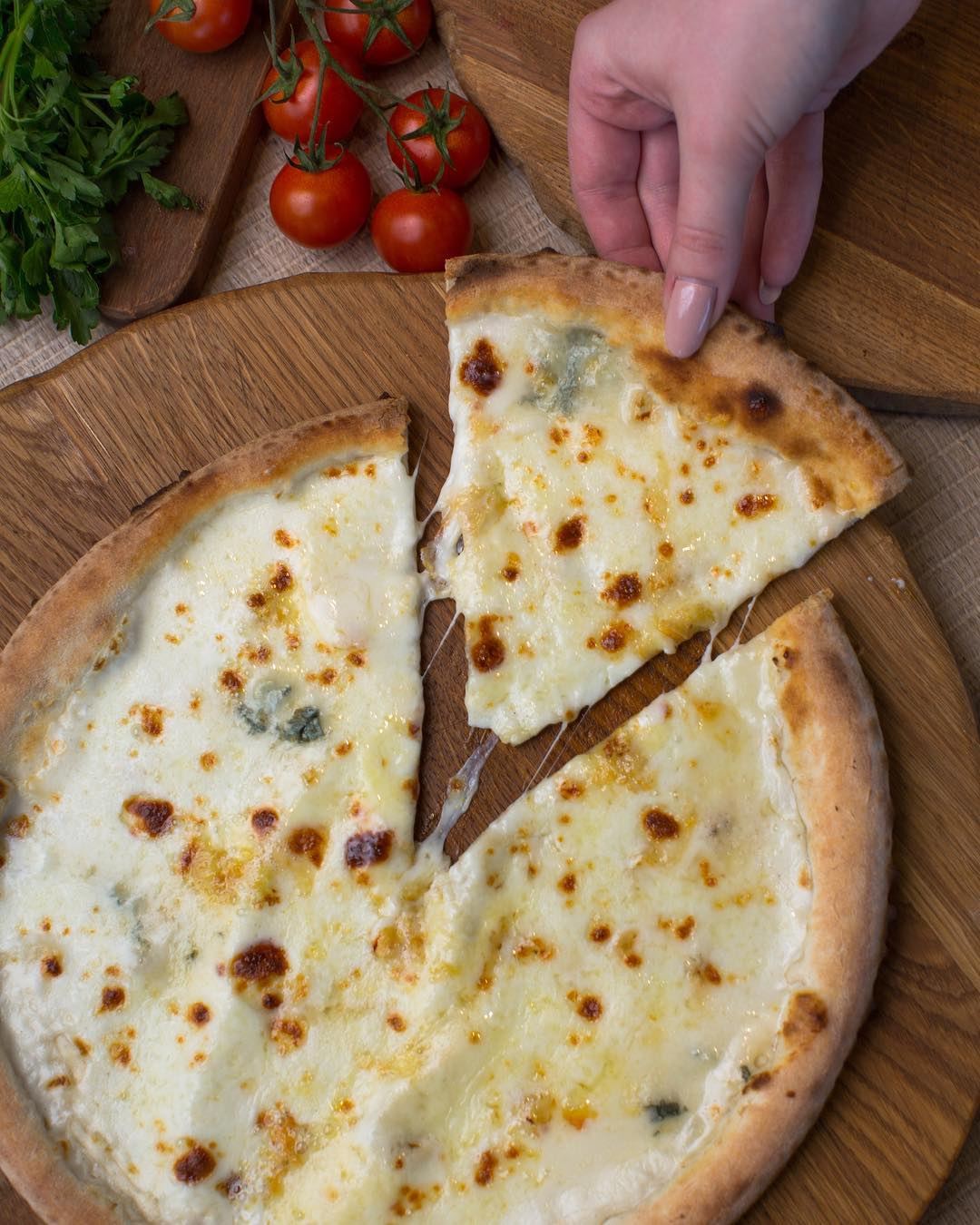 какие сыры кладут в пиццу четыре сыра фото 119