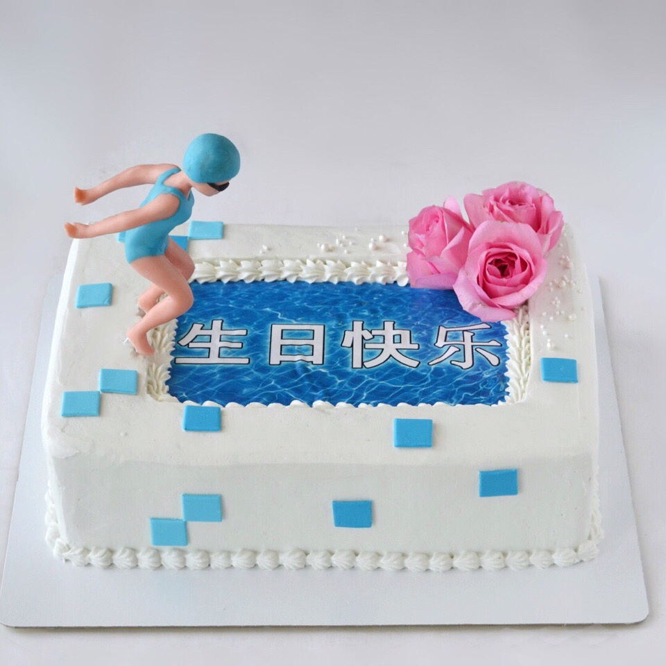 Такой торт заказали на 80-летие китаянке — любительнице поплавать