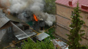 Пламя лизало крышу и провода: в пожаре на Ленинской погиб 77-летний мужчина