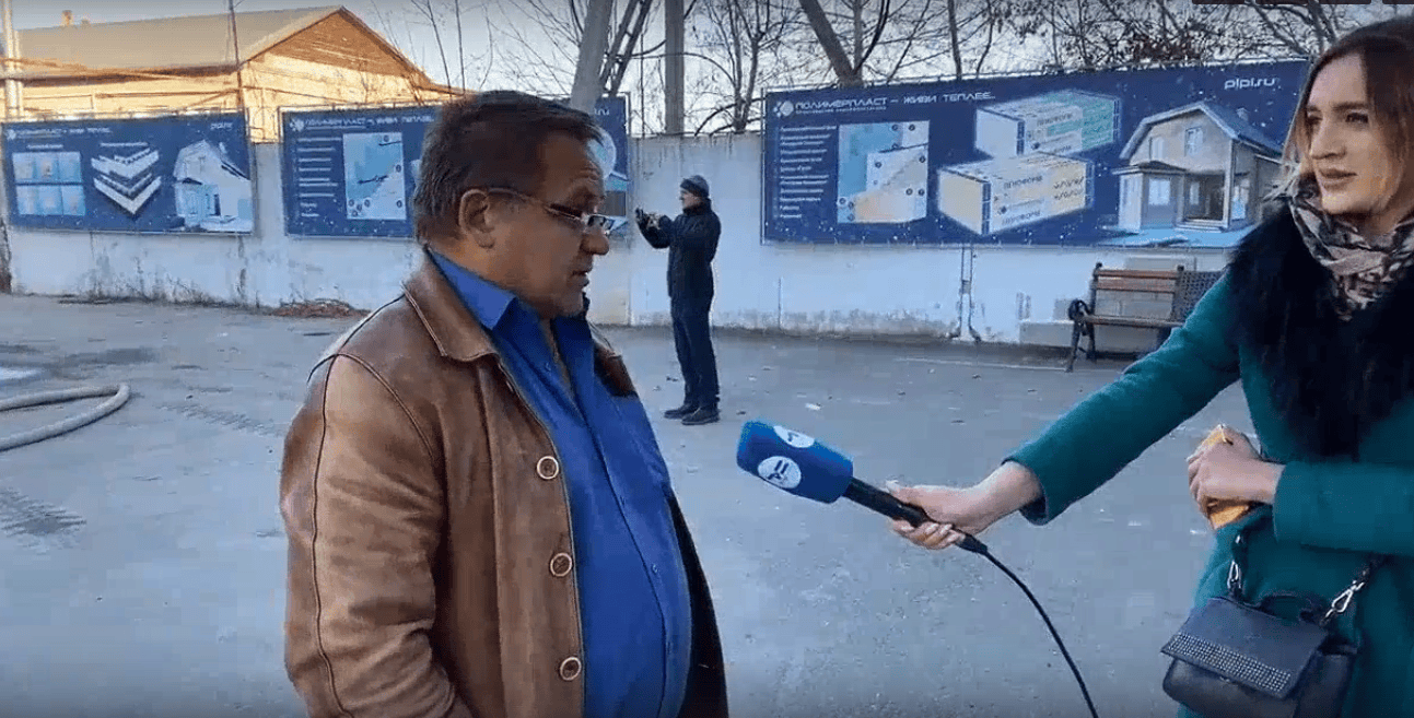 Журналисты общаются с очевидцами пожара Журналисты общаются с очевидцами пожара