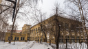 «Нельзя уничтожать»: самую опасную школу Новосибирска запретили сносить