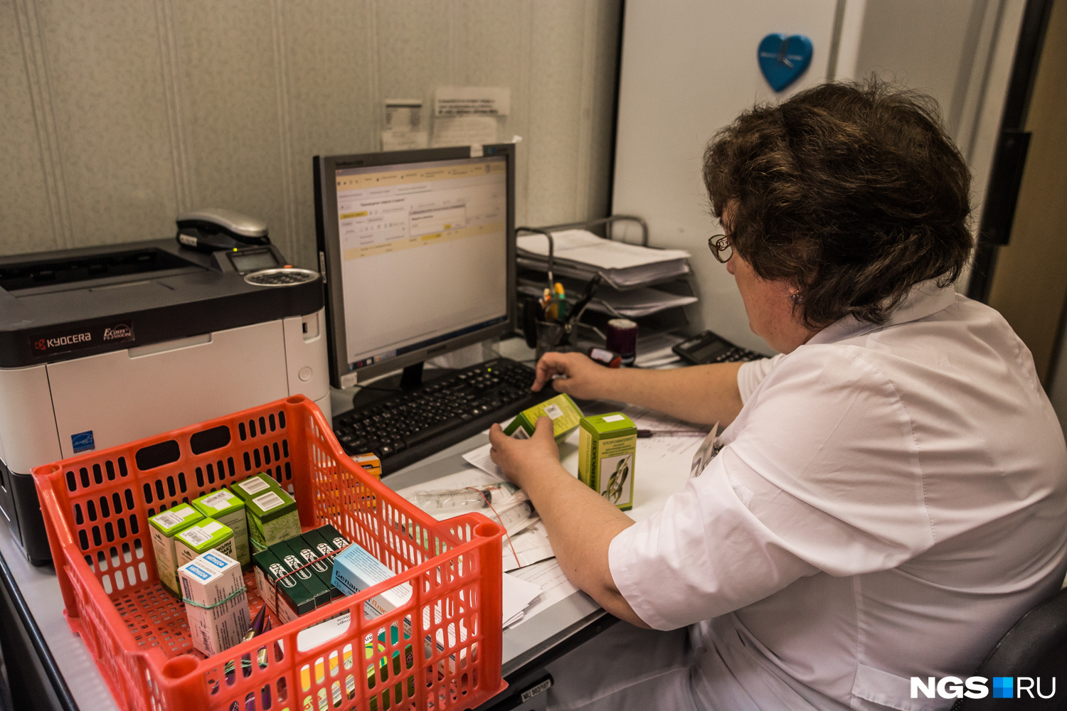 льготное лекарственное обеспечение фото. дистанционная торговля лекарствами. льготные лекарства. лекарства. фармацевт.