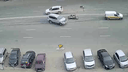 Мотоциклист на скорости врезался в кроссовер на Челюскинцев