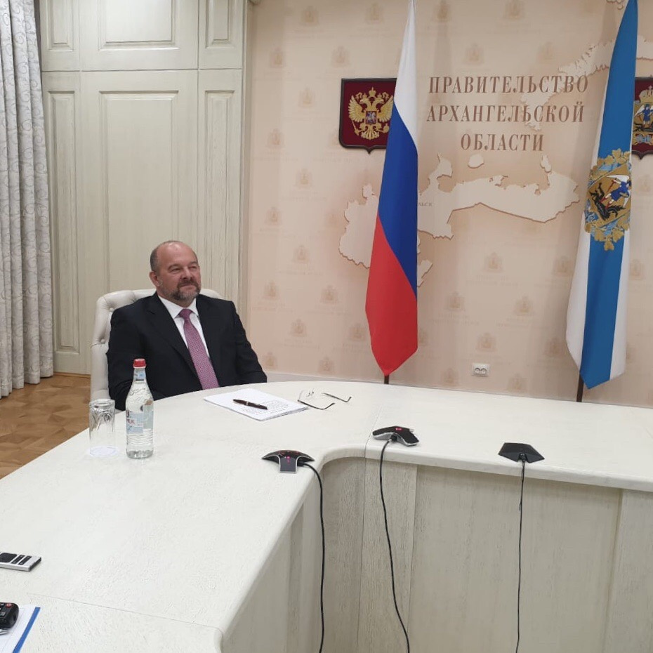 Губернатор Игорь Орлов смотрит прямую линию президента Владимира Путина Губернатор Игорь Орлов смотрит прямую линию президента Владимира Путина