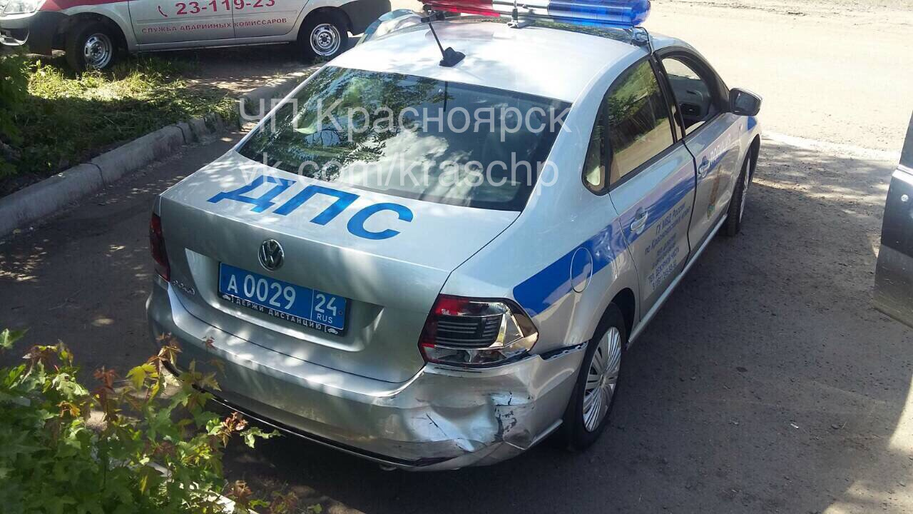 Машина сотрудников ДПС Машина сотрудников ДПС