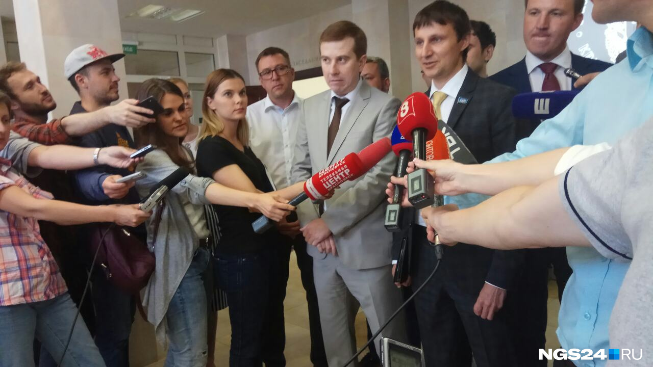Депутатов атаковала пресса Депутатов атаковала пресса