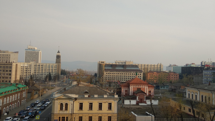 Город под дымом: в Красноярске зашкаливают датчики загрязнений воздуха