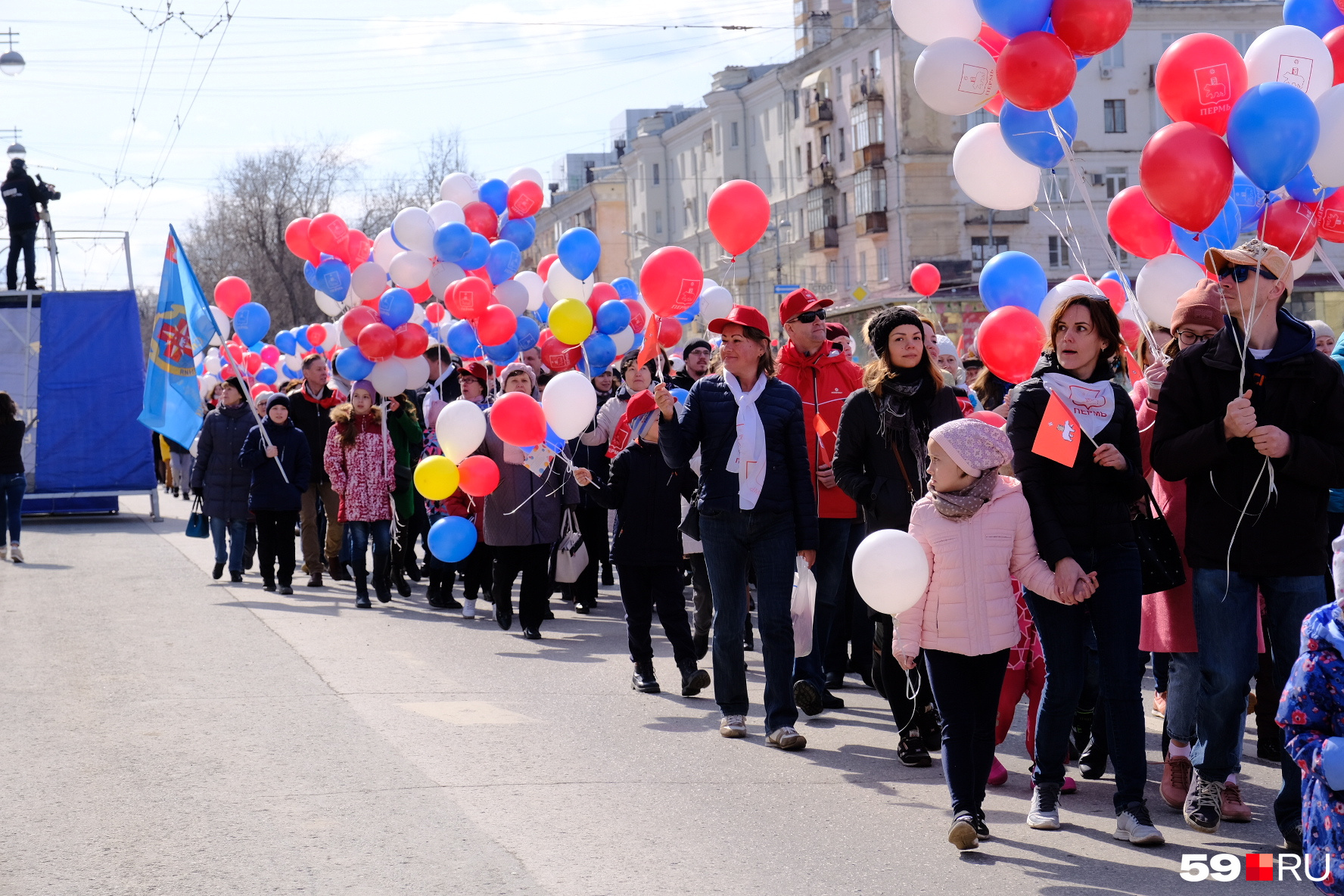 Фотографии с демонстрации 1 мая