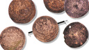 Найденные у Фрузенского моста монеты и счетные жетоны завозили на Волгу из Западной Европы