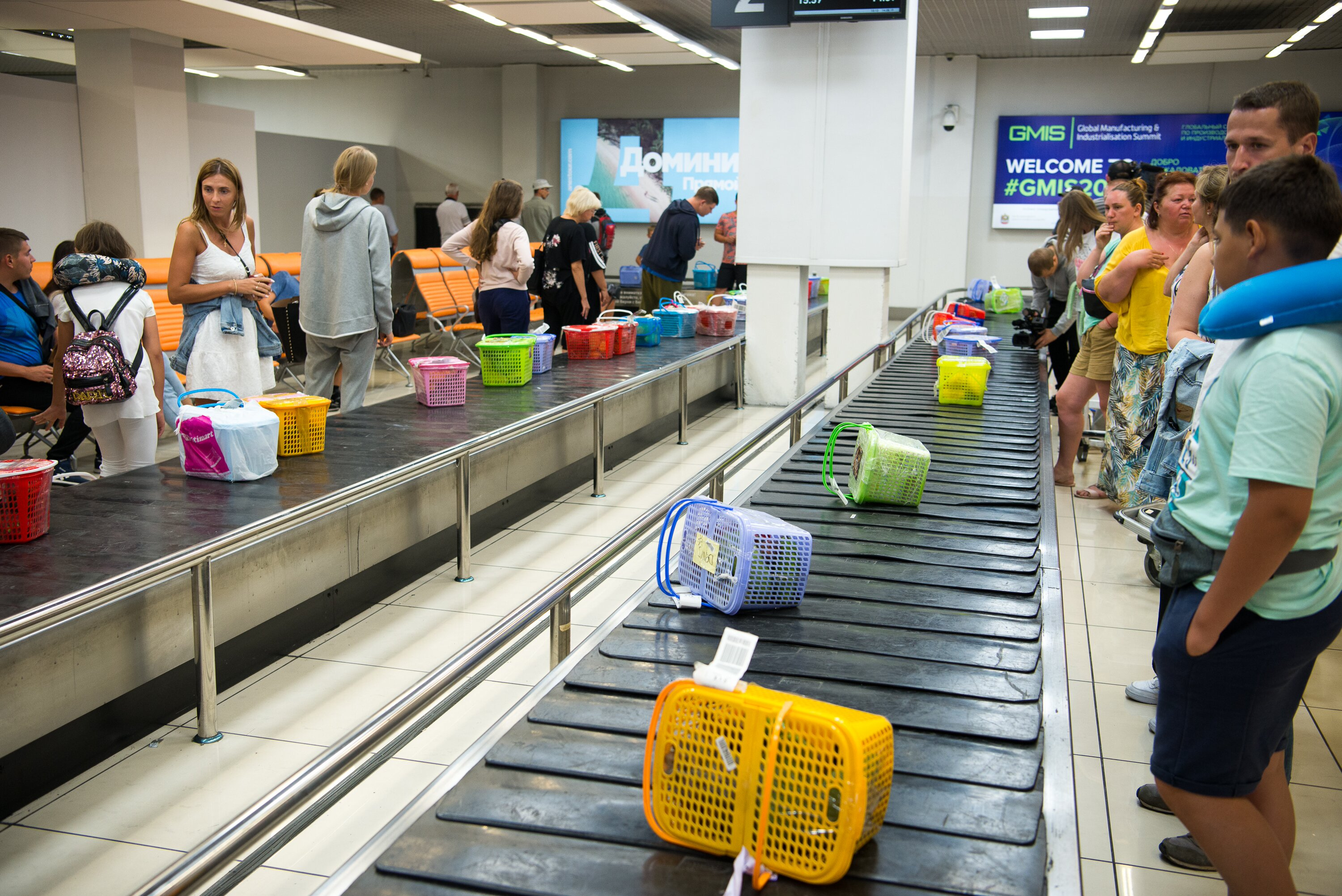 Эти корзины с манго и папайей успели прилететь в Екатеринбург еще до новых ограничений