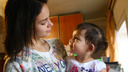 «Предложили сдать в детдом»: девушка, которая стала мамой в 15 лет, — о жизни после нашего репортажа