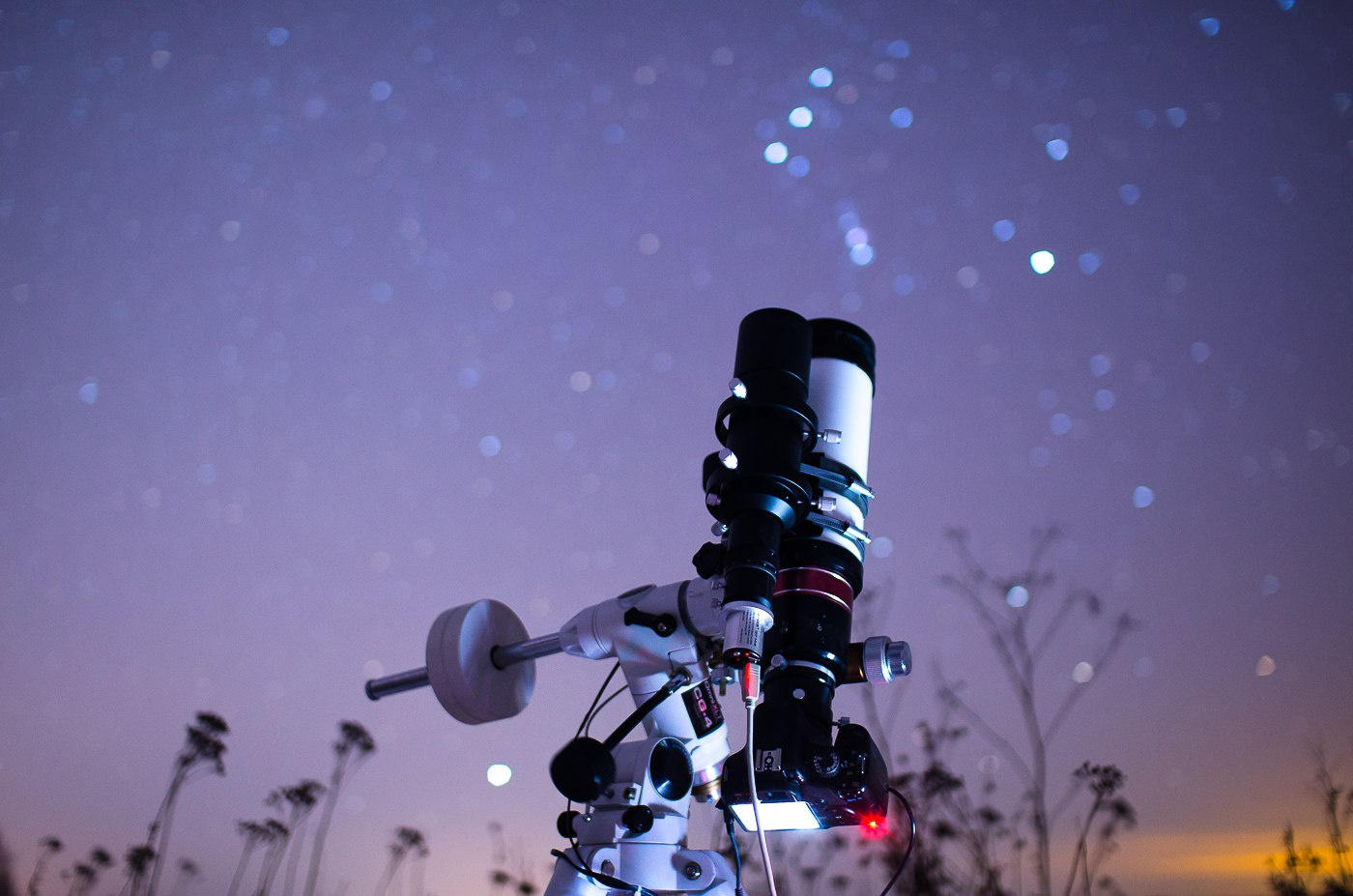 Вот так выглядит конструкция из телескопа и фотоаппарата, которую использует Евгений