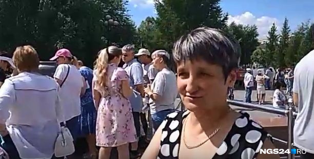 Красноярка рассказывает, что видела бумажное объявление о митинге 
