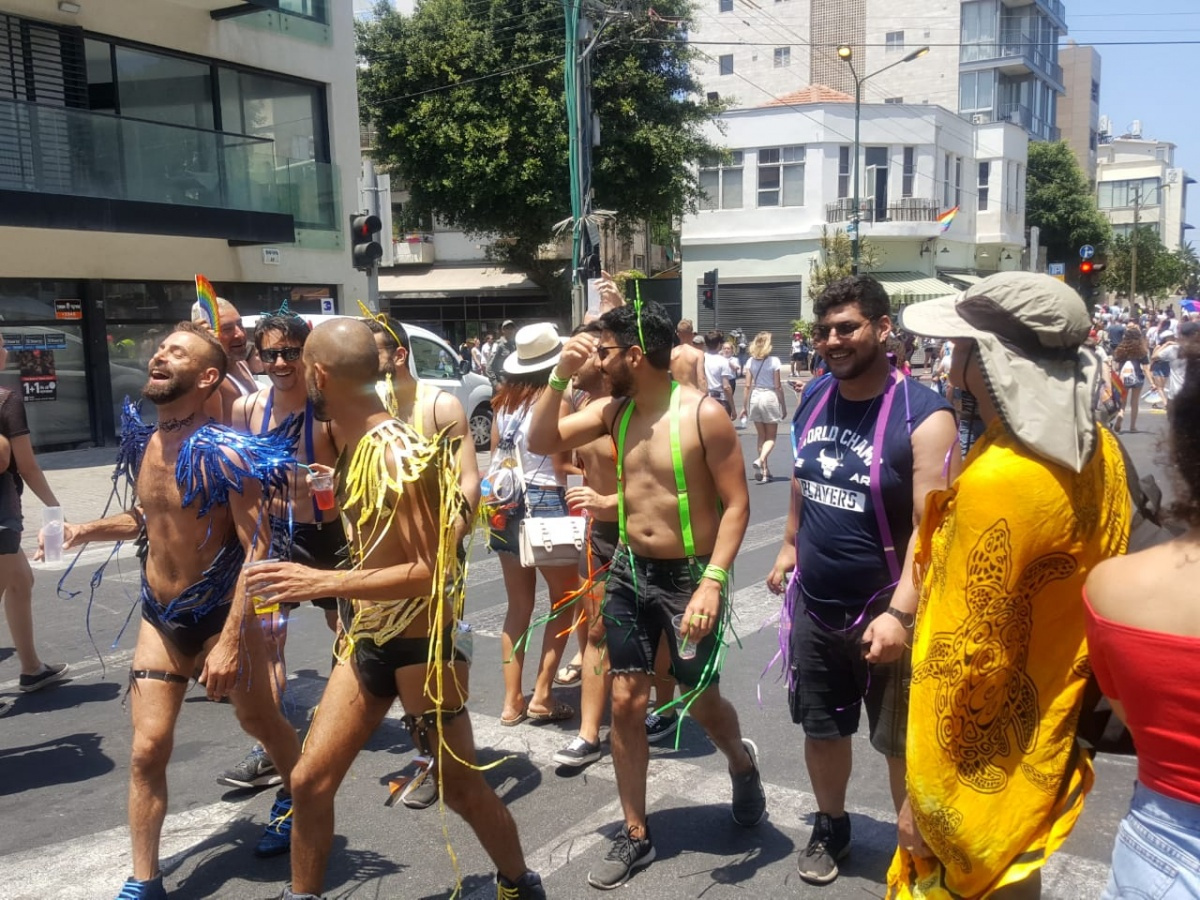 По мнению психолога, гей-парады не должны волновать человека, если они не нарушают его границ