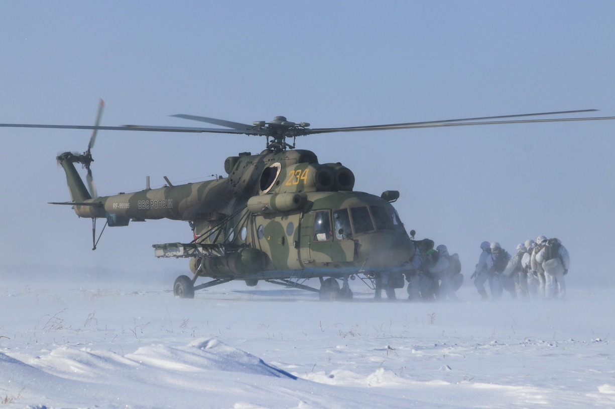 Десантирование проводилось с современных вертолётов Ми-8АМТШ «Терминатор»