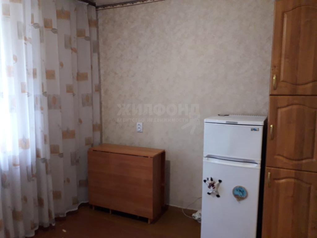 «Предлагаем прекрасную однокомнатную квартиру в Дзержинском районе, общей площадью 12 квадратных метров; комната — 7,5 квадрата; кухня — 2,5 квадрата», — говорится в объявлении «Предлагаем прекрасную однокомнатную квартиру в Дзержинском районе, общей площадью 12 квадратных метров; комната — 7,5 квадрата; кухня — 2,5 квадрата», — говорится в объявлении