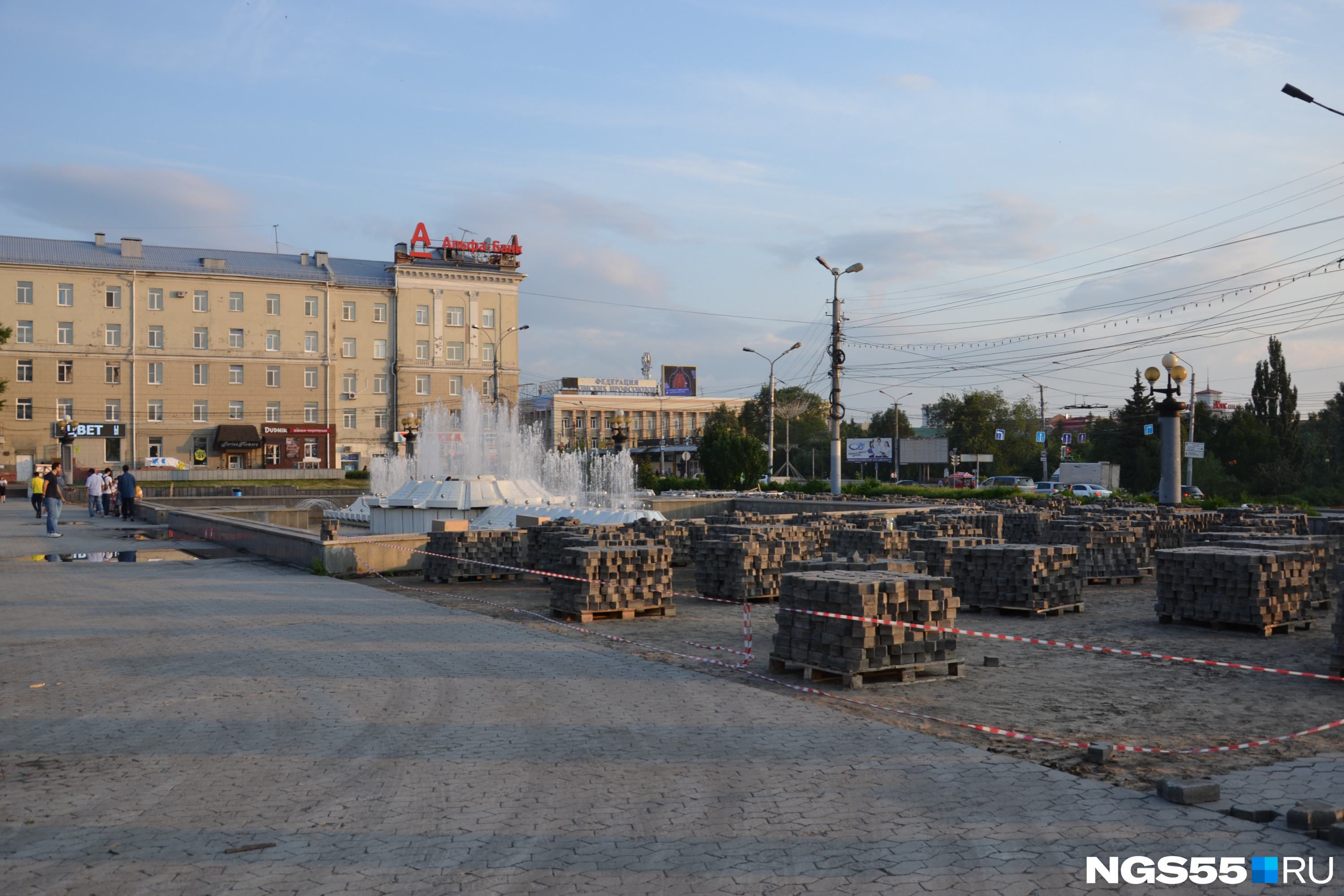 Омск площадь. Театральный сквер Омск. Театральная площадь Омск реконструкция. Театральная площадь Омск фото.