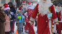 «Больше сотни»: по Волжскому пробежали самые маленькие и почтенные Деды Морозы