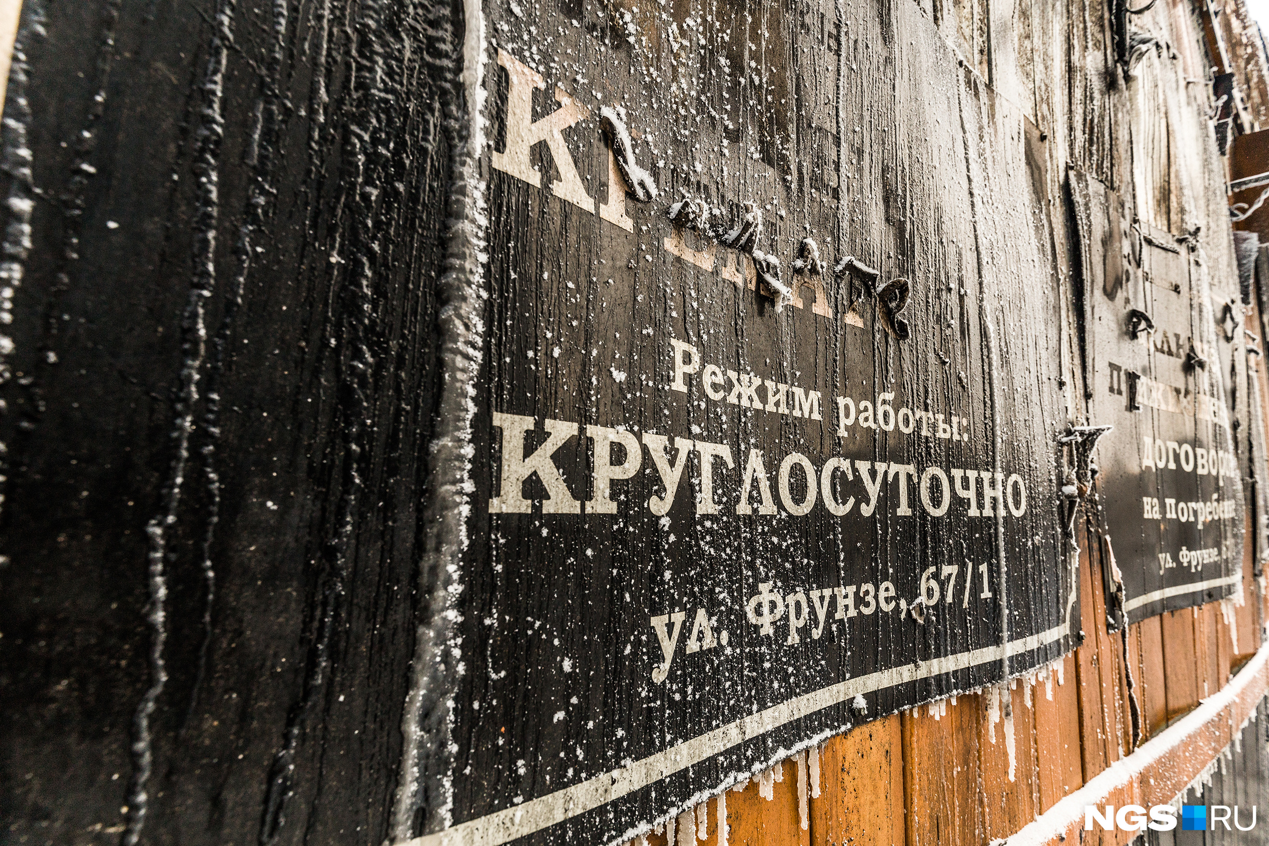 Пожар начался в центре здания. Павильон работал круглосуточно, но оба человека, которые на момент начала пожара находились внутри, <a href="https://ngs.ru/text/incidents/2020/01/21/66453637/" target="_blank" class="_">успели из него выбежать</a>, и никто не пострадал. Причины произошедшего пожарные ещё не установили Пожар начался в центре здания. Павильон работал круглосуточно, но оба человека, которые на момент начала пожара находились внутри, <a href="https://ngs.ru/text/incidents/2020/01/21/66453637/" target="_blank" class="_">успели из него выбежать</a>, и никто не пострадал. Причины произошедшего пожарные ещё не установили