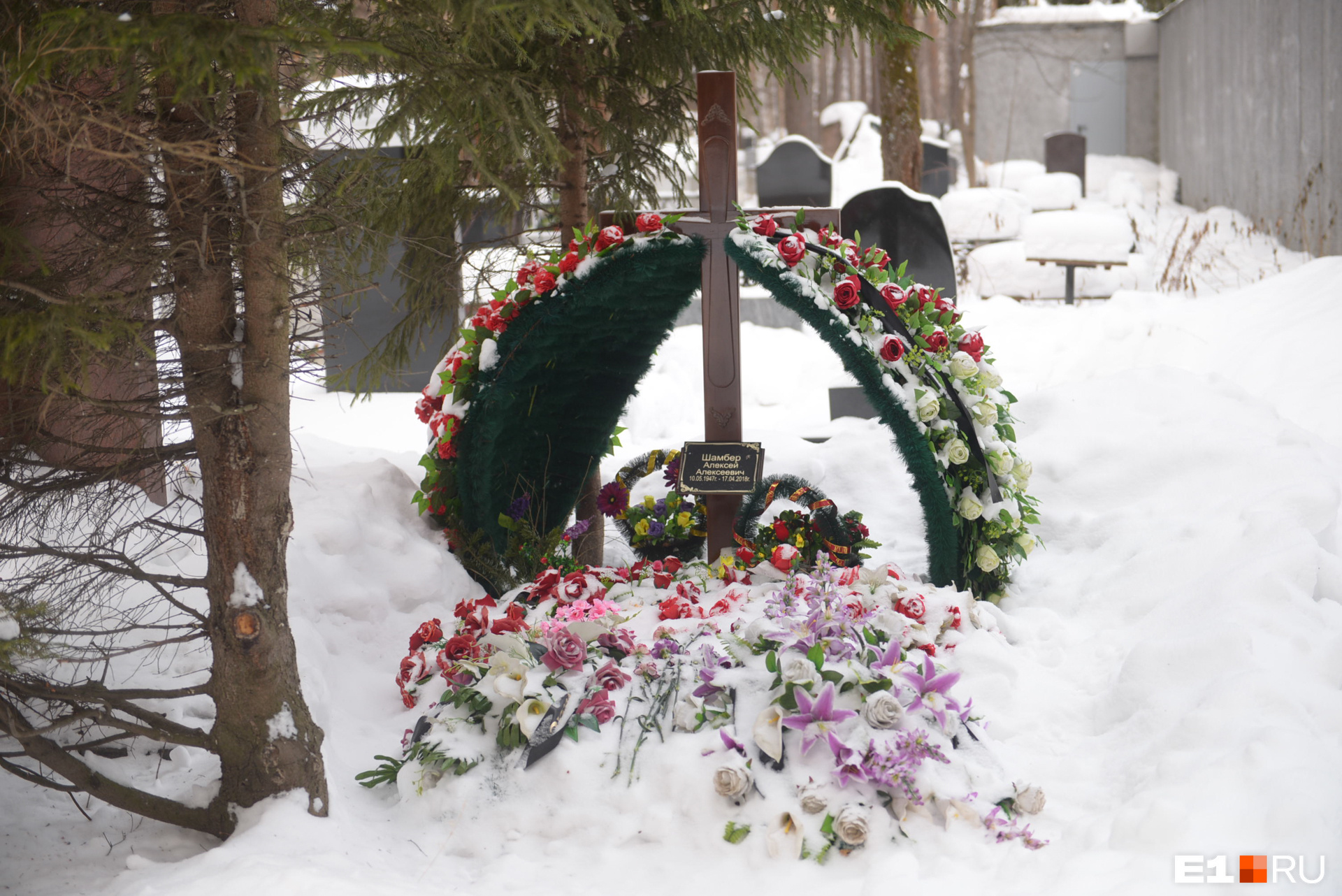 Алексей Шамбер — один из солистов Музкомедии, с его могилы начинается аллея артистов на Широкореченском кладбище