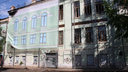 В Самаре на улице Алексея Толстого фальш-фасадом закрыли бывшее реальное училище
