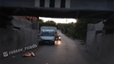 Дубль два: грузовая «Газель» застряла под мостом в Таганроге