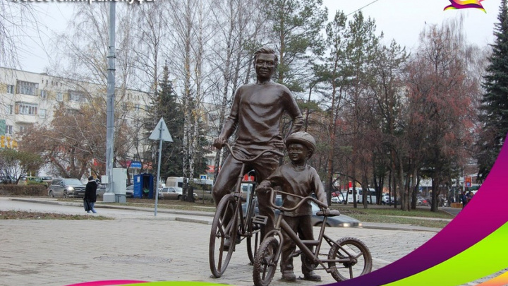В Уфе установили памятник велосипедистам