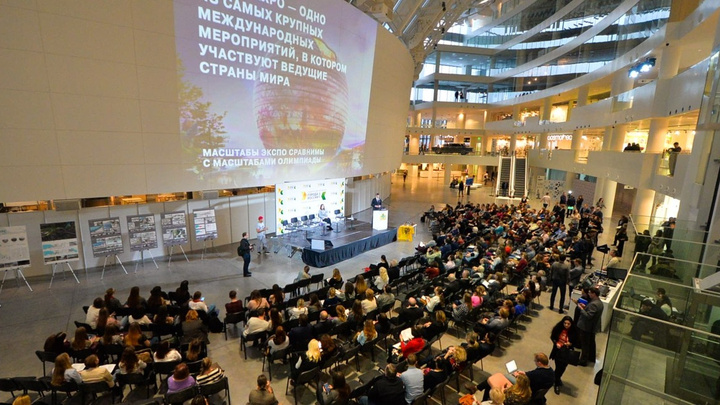 "Это качественно изменит город": екатеринбуржцам презентовали "Экспо-2025" слайдами про Милан и Шанхай