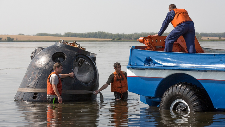 Помогла «Синяя птица»: на Южном Урале отработали спасение космонавтов, приземлившихся на воду