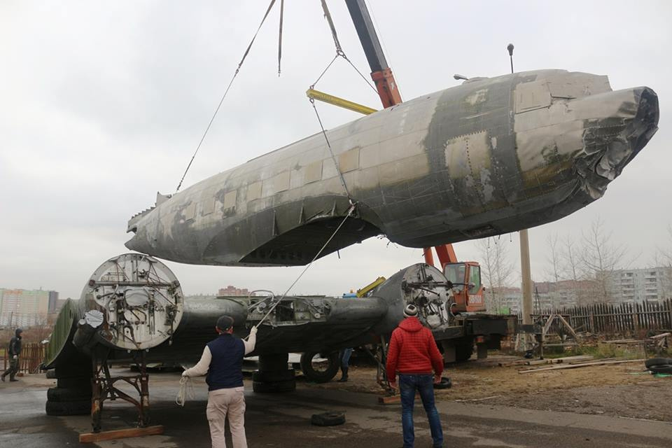 Самолет С-47 DL попал в СССР из США по действовавшей во время ВОВ программе поставок по ленд-лизу Самолет С-47 DL попал в СССР из США по действовавшей во время ВОВ программе поставок по ленд-лизу