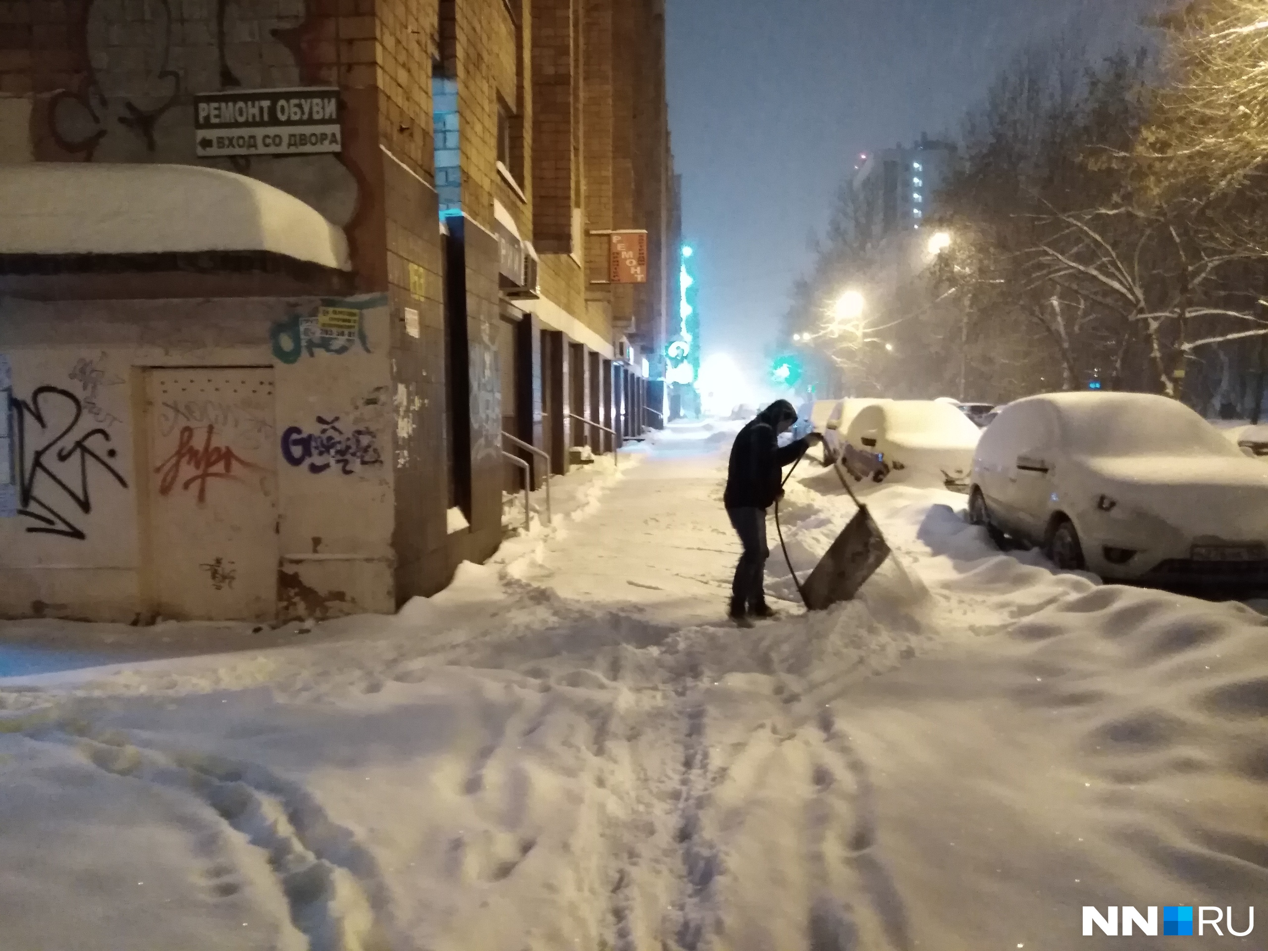 Снежный нижний новгород. Сугробы Нижний Новгород. Нижний Новгород снег. Нижний Новгород засыпало снегом. Снег сугробы Нижний Новгород.