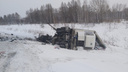 На новосибирской трассе вспыхнул грузовик — его водитель погиб