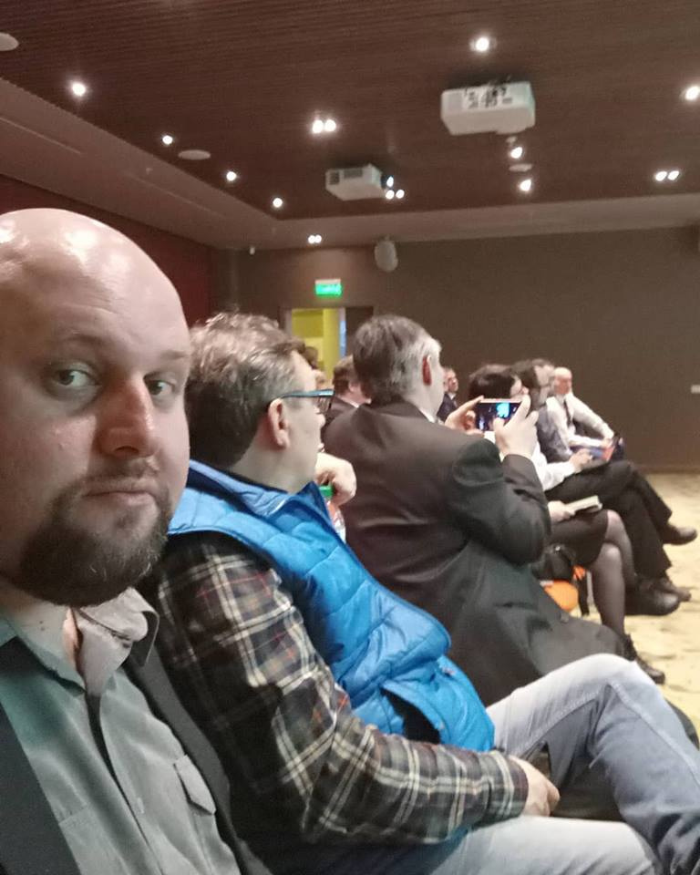 Дмитрий Холявченко отчитывается о каждом своём участии в жизни города, но под самыми серьёзными селфи публикует стихи Дмитрий Холявченко отчитывается о каждом своём участии в жизни города, но под самыми серьёзными селфи публикует стихи
