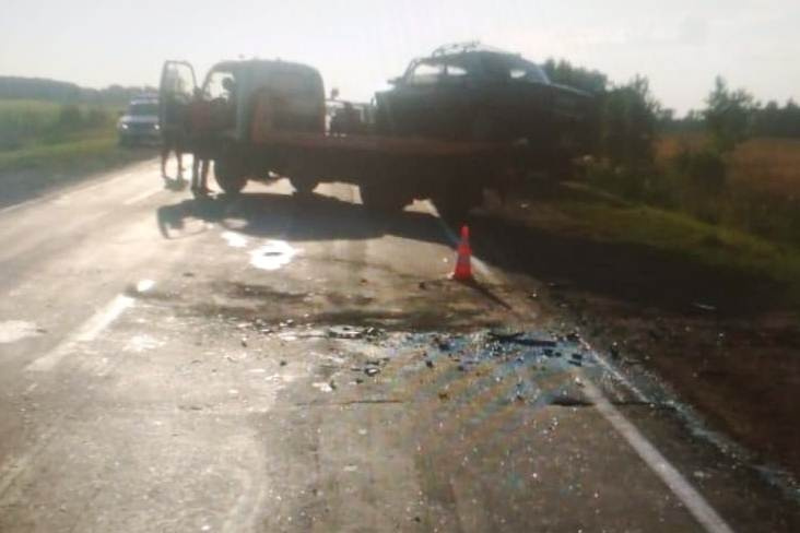 Участниками аварии стали ВАЗ-2106 и ВАЗ-21012 Участниками аварии стали ВАЗ-2106 и ВАЗ-21012