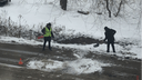 «Это что, новая технология?»: в Самаре яму на дороге «отремонтировали» снегом