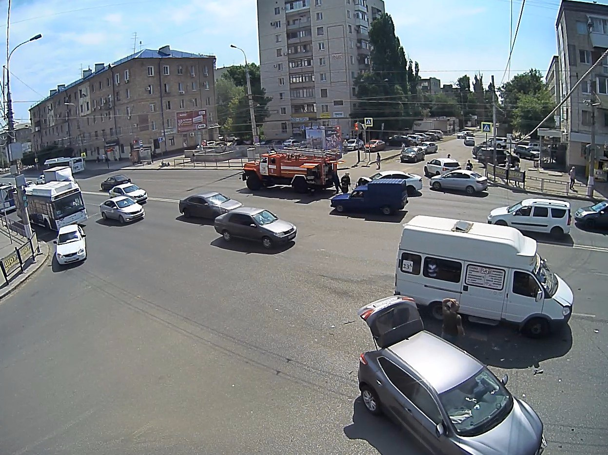 Водитель волгоград. ДТП Волгоград Ворошиловский. ДТП Волгоград Ворошиловский 13,02,2021. ДТП Волгоград сегодня Ворошиловский район.