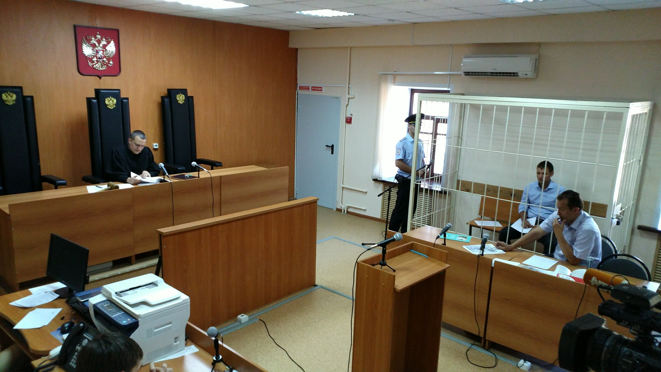 Судья зачитывает материалы дела Судья зачитывает материалы дела