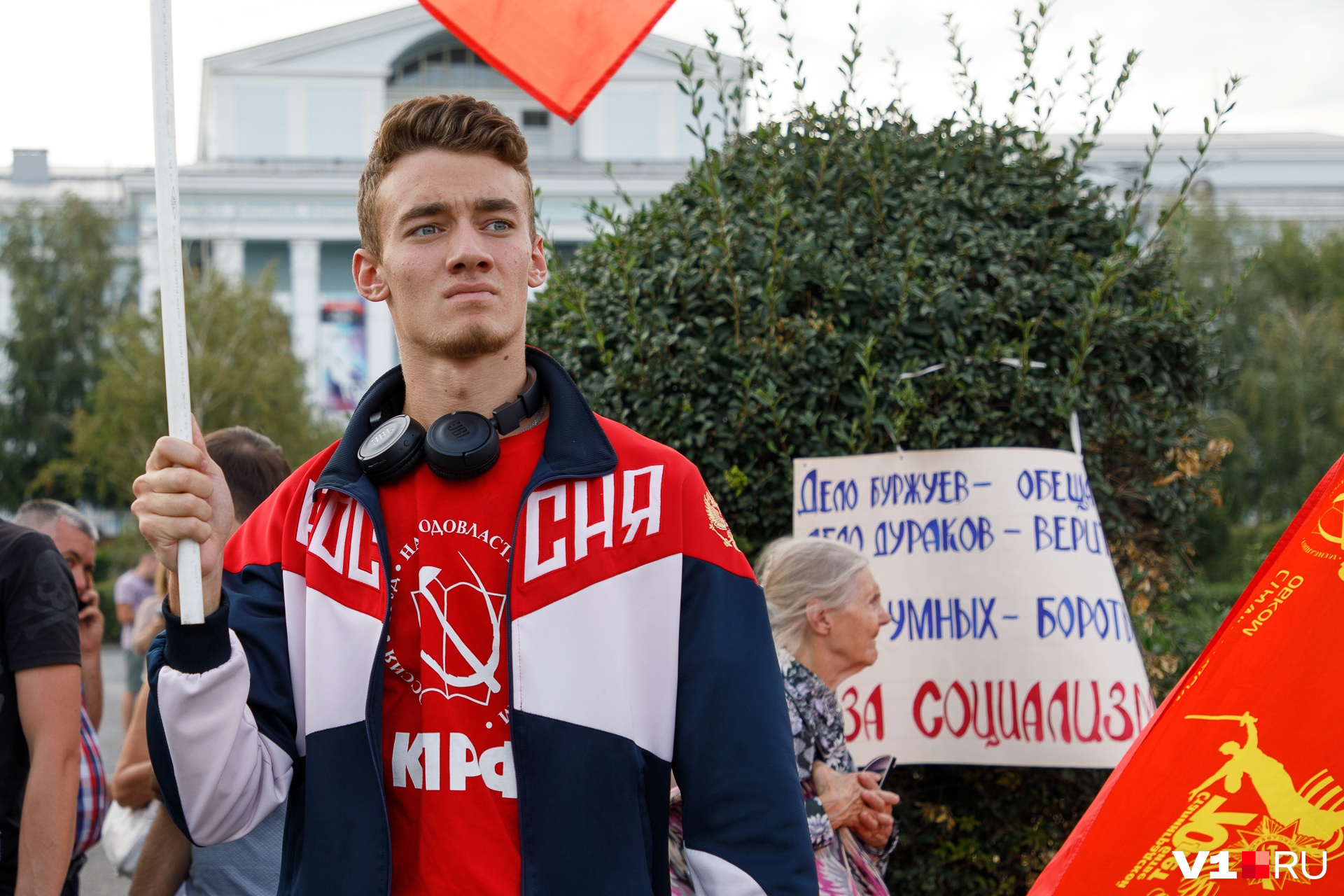 В этот раз на митинге было много молодёжи В этот раз на митинге было много молодёжи