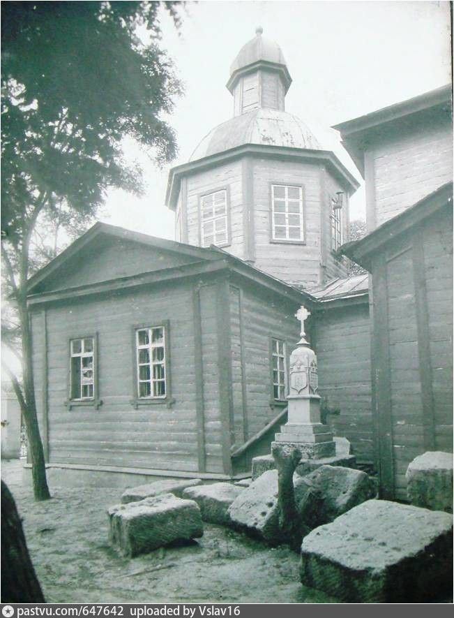 Могила генерала Розена возле старой Покровской церкви