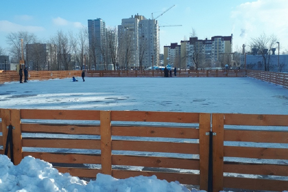 Открытый 1. Сломанный каток. Каток в Дзержинском районе Волгограда фото.