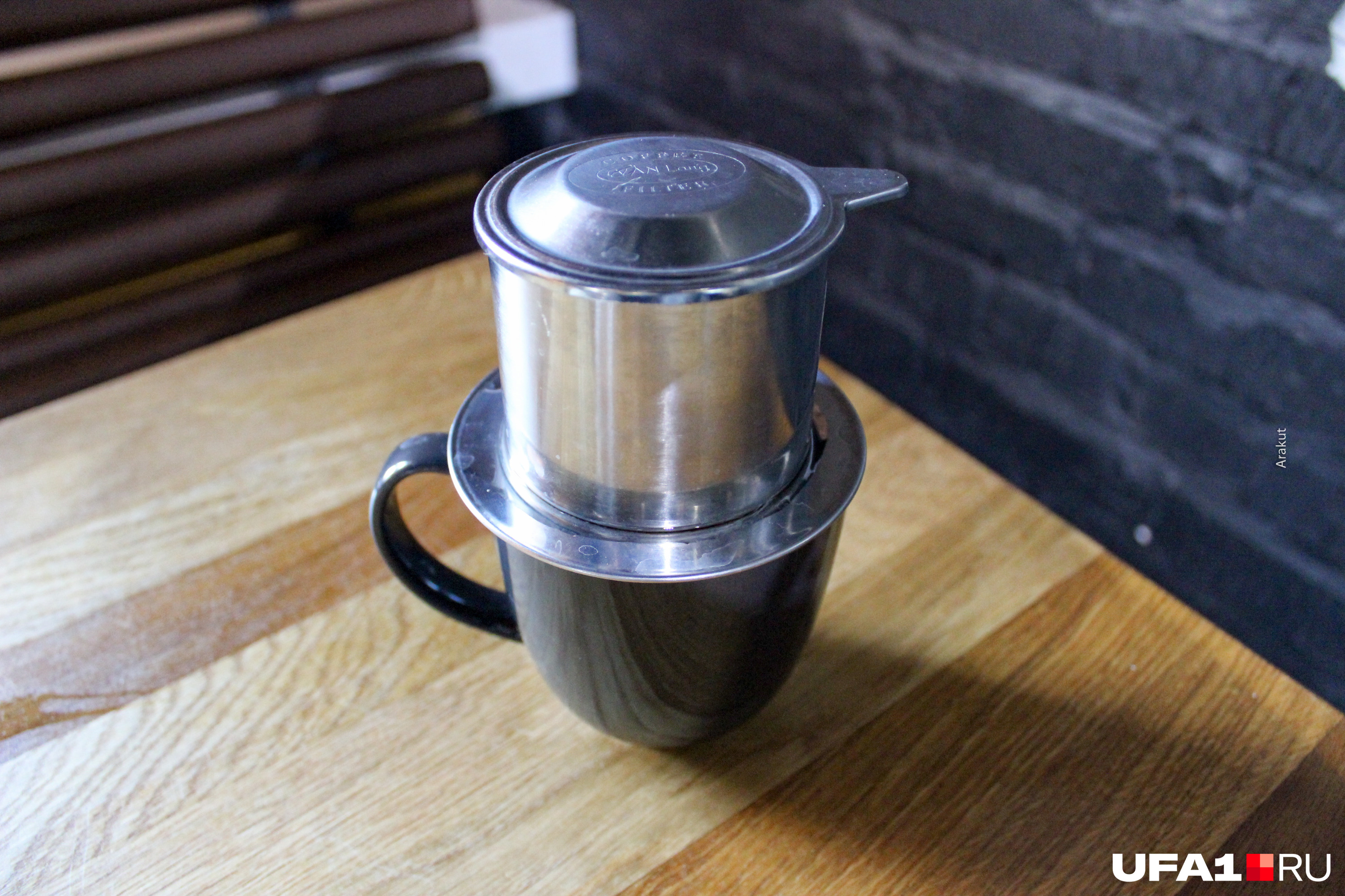 Секрет заваривания кофе по-вьетнамски — пропустить через особый фильтр-пресс