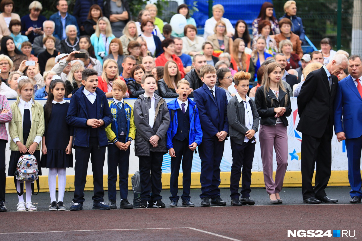 В Красноярске у школьников <a href="https://ngs24.ru/text/education/2019/09/02/66219409/" target="_blank" class="_">на линейке было два конкурса</a>: на самый широкий зевок и оригинальную причёску В Красноярске у школьников <a href="https://ngs24.ru/text/education/2019/09/02/66219409/" target="_blank" class="_">на линейке было два конкурса</a>: на самый широкий зевок и оригинальную причёску