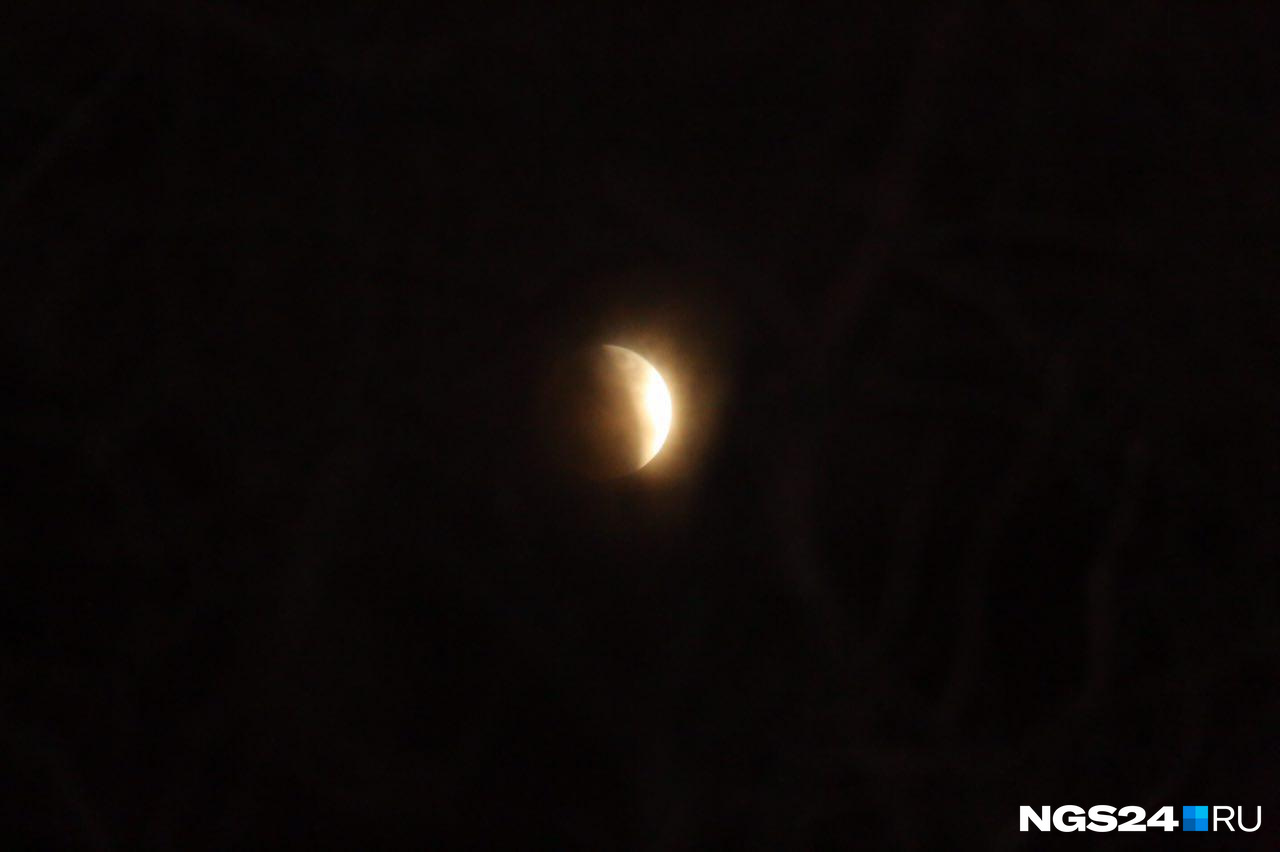 Полное лунное затмение в Красноярске