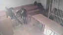 Появилось видео побега новосибирца из зала суда